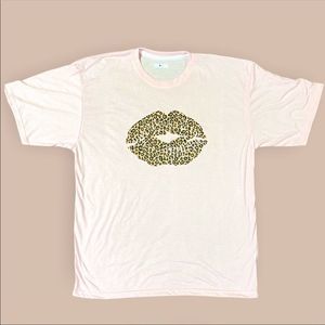 🆕 Leopard Print Kiss Mark - Graphic Tshirt